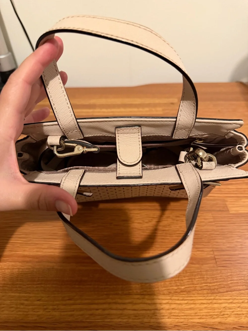 Kate Spade New York Beige Milton Land Saffiano Leather handbag